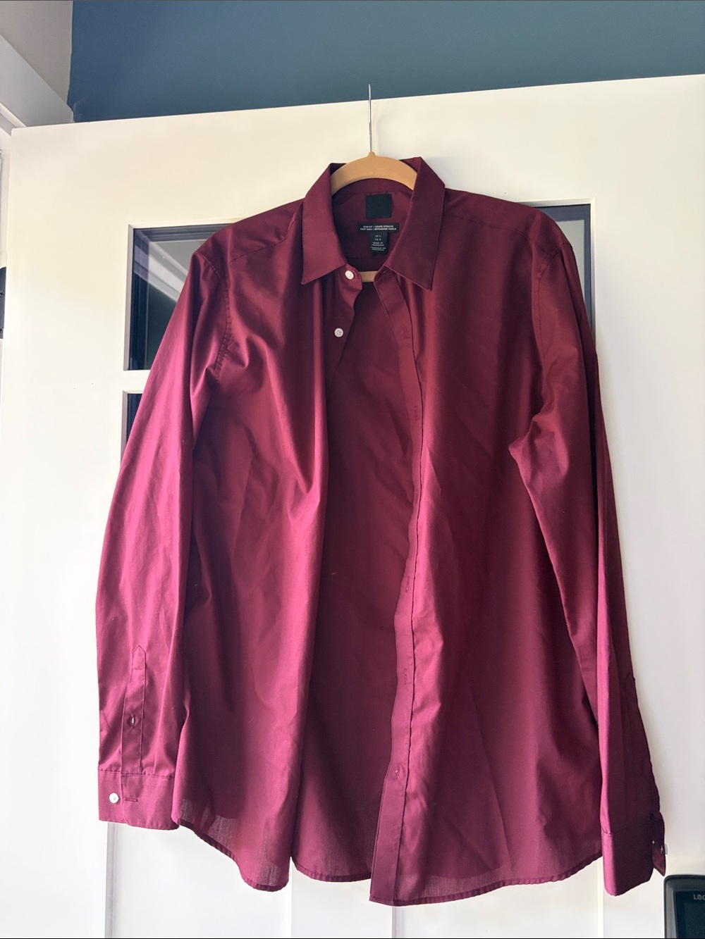 H&M Men's Burgundy Long-Sleeve Dress Shirt